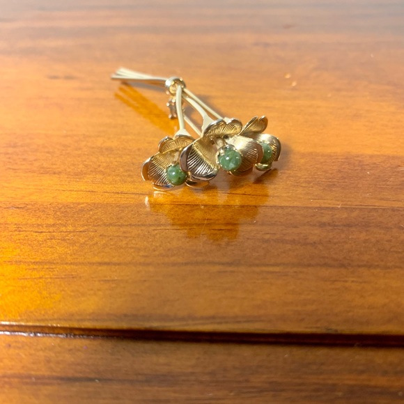 Ladies gold and jade stone bouquet brooch - Picture 4 of 11